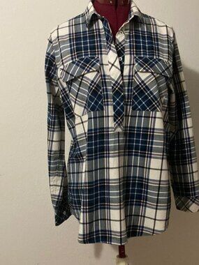 Banana Republic soft wash Size Medium check shirt 2 front pockets Made in India
